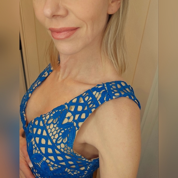 Lulus Lace Midi Dress - SIZE M - Picture 6 of 16